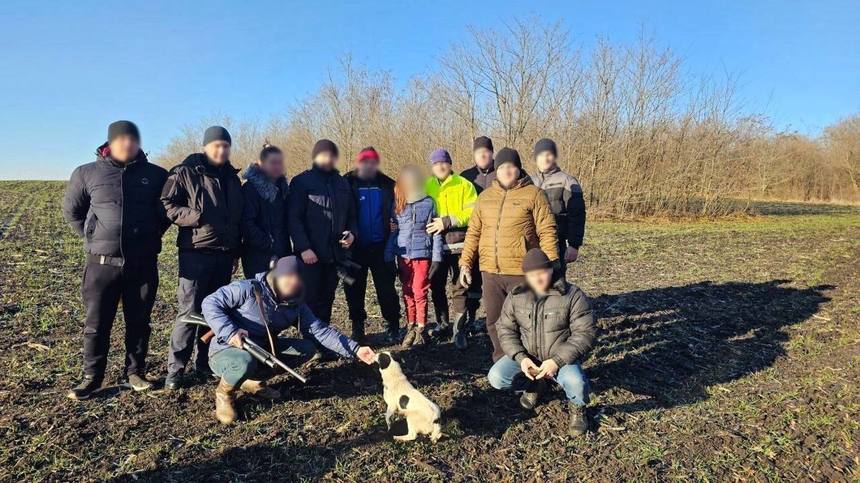 Republica Moldova: O minoră a fost găsită nevătămată după ce s-a rătăcit în pădure şi a fost căutată de peste 50 de poliţişti. Alături de copilă a stat un câine