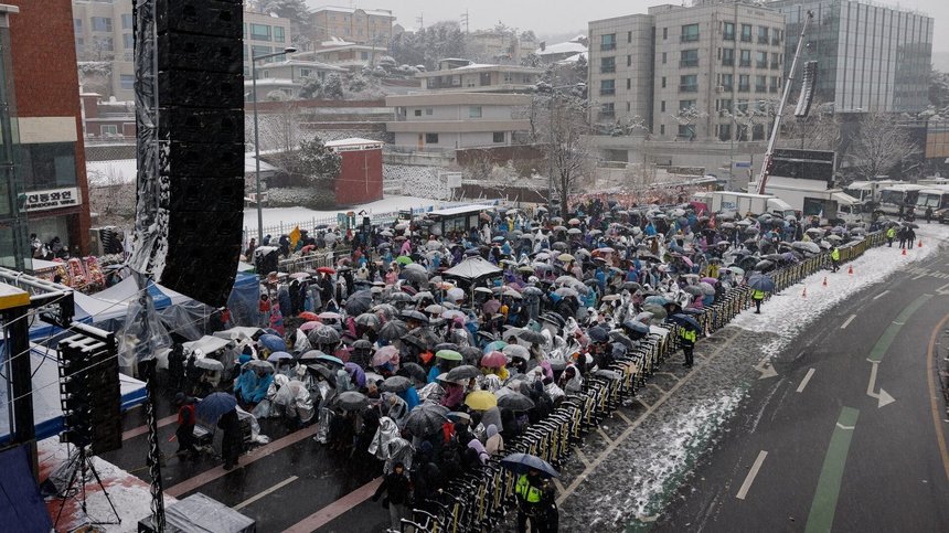 Coreea de Sud: Protestatarii se mobilizează pentru şi împotriva arestării lui Yoon în apropierea termenului limită