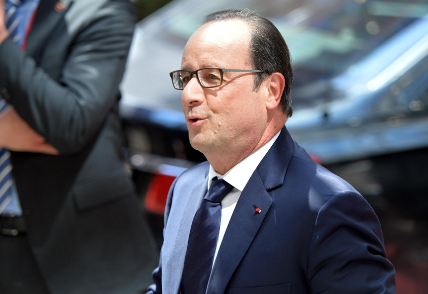 Fostul preşedinte Hollande spune că Emmanuel Macron "trebuie să îşi încheie mandatul" pentru a evita "o criză instituţională majoră"