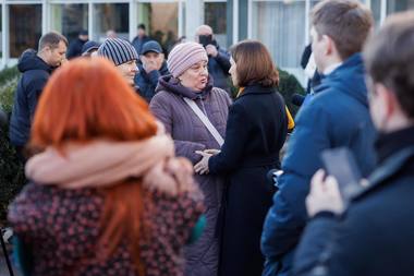 Maia Sandu a vizitat zone afectate de pene de curent şi dă vina pe Gazprom. Kremlinul spune că Moldova şi Ucraina sunt responsabile pentru criza energetică din Transnistria. Răspunsul Chişinăului