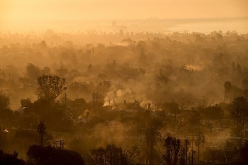 Autorităţile au anunţat că 11 persoane şi-au pierdut viaţa în incendiile din California