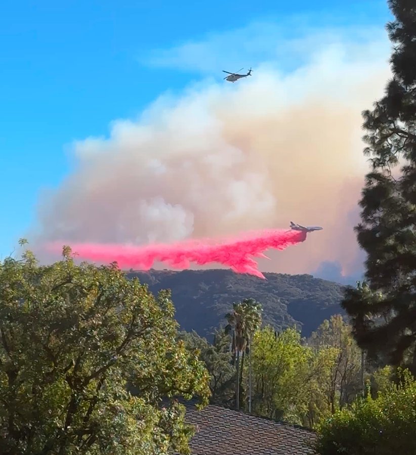 UPDATE - Incendiile din Los Angeles - Care este rolul pudrei roz pulverizate de avioanele care luptă cu flăcările? / Cine este de vină pentru amploarea dezastrului? /  ”Nu a mai rămas nimic” din casa lui Mel Gibson