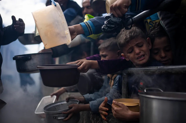 Negocieri în curs în vederea deschiderii punctului de trecerea frontierei de la Rafah unor ajutoare umanitare. ONU se angajează să furnizeze ajutoare în Fâşia Gaza pe timpul armistiţiului şi cere ”ridicarea diverselor obstacole”