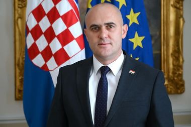 Vicepremierul Croaţiei a demisionat după ce în presă a apărut o înregistrare video cu el trăgând cu arma dintr-o maşină în mişcare - VIDEO