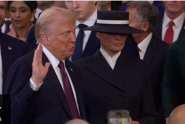 ZIUA ÎNVESTIRII. Trump a semnat primele ordine executive în faţa susţinătorilor / Noul preşedinte: Epoca de aur a Americii începe chiar acum. Voi declara stare de urgenţă la graniţa de sud. Voi schimba numele Golfului Mexic. Vom lua înapoi Canalul Panama. Voi fi un pacificator