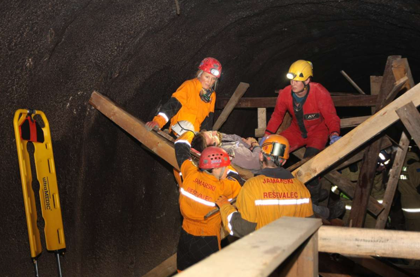 Un miner mort şi doi daţi dispăruţi în Slovenia, în urma unei inundaţii într-o mină de cărbune la Velenje