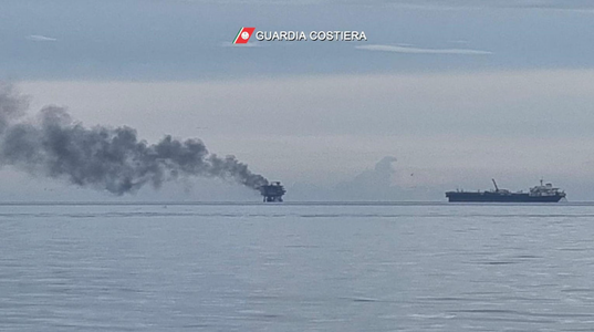 Douăzeci de persoane evacuate de pe platforme la Marea Adriatică în largul Italiei, în urma unui incendiu pe o platformă greacă