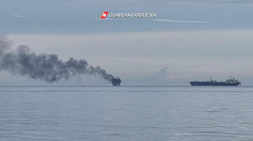 Douăzeci de persoane evacuate de pe platforme la Marea Adriatică în largul Italiei, în urma unui incendiu pe o platformă greacă