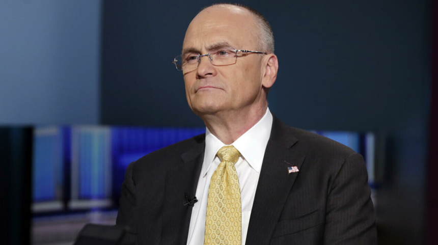 Un fost patron al lanţurilor fast-food Hardee's şi Carl's Jr., Andrew Puzder, nominalizat de către Trump ambasador la UE. El s-a retras în 2017, când a fost nominalizat secretar al Muncii, din cauza unor scandaluri