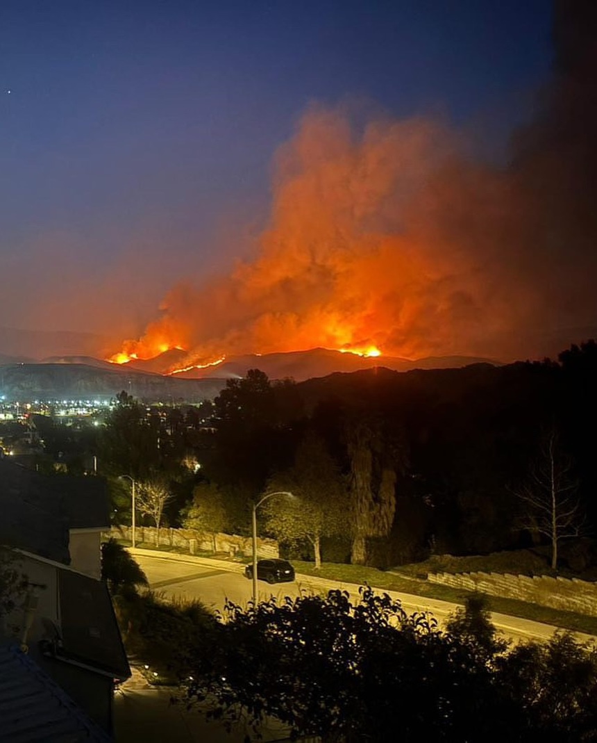 Pompierii au reuşit să oprească înaintarea celui mai recent incendiu de vegetaţie din apropiere de Los Angeles