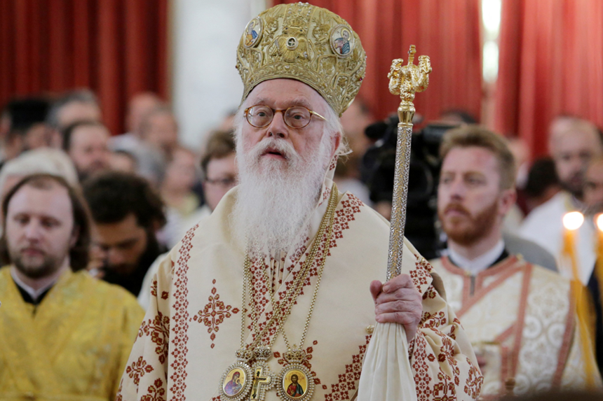 Arhiepiscopul Bisericii Ortodoxe din Albania, Anastasios, moare la vârsta de 95 de ani într-un spital din Atena. Biserica de la Tirana îşi exprimă ”marea durere”