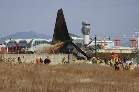 Coreea de Sud urmează să desfiinţeze barierele de beton de la capătul pistei pe şapte aeroporturi după drama de la Muan, soldată cu 179 de morţi