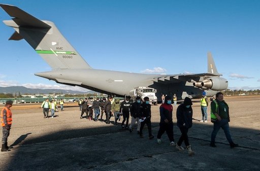 Trump a suspendat sancţiunile împotriva Columbiei după un acord privind migranţii ilegali