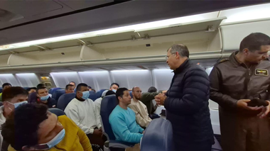 Aproximativ 200 de columbieni expulzaţi de Trump ajung la Bogota cu avioane militare columbiene închiriate de Guvernul lui Gustavo Petro, după o criză diplomatică cu miliardarul republican