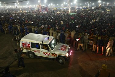 India – Cel puţin 15 morţi în urma unei busculade la cea mai mare adunare religioasă din lume / 400 de milioane de pelerini, aşteptaţi până în 26 februarie / Camere de supraveghere montate pe stâlpi şi pe drone / În 1954 - 400 de morţi într-o singură zi