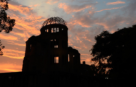 Trump, invitat de primarii din Hiroshima şi Nagasaki la marcarea a 80 de ani de la bombardamentele atomice americane. ”Sperăm sincer să vă îndepărtaţi de noţiunea de dependenţă nucleară şi să luaţi iniţiative puternice în favoarea abolirii armelor nuclear