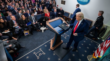 Trump confirmă că ”nu există supravieţuitori” ai catastrofei aeriene de la Washington, o ”tragedie de o proporţie de necrezut” şi ”o noapte tristă”