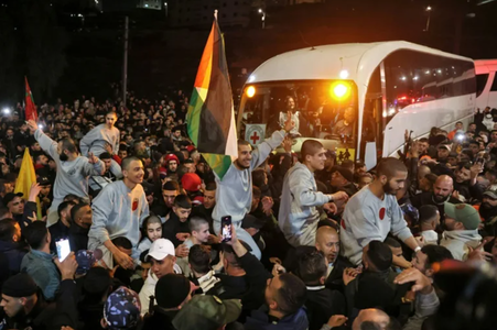 Val de bucurie la Ramallah, la sosirea deţinuţilor palestinieni eliberaţi