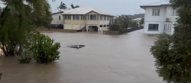 O persoană a murit şi altor câteva mii li se cere să se evacueze din nord-estul Australiei, din cauza inundaţiilor - VIDEO