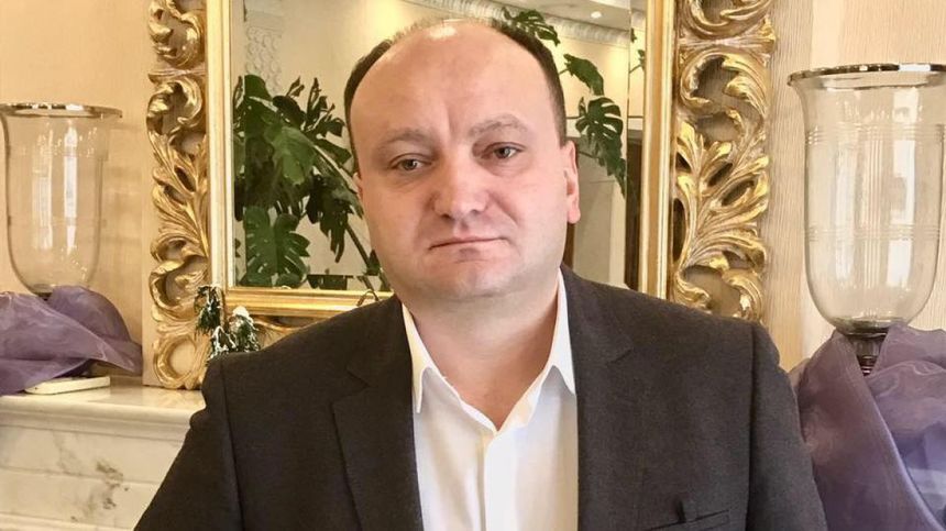 UPDATE - Fratele fostului preşedinte prorus Igor Dodon a fost reţinut pe aeroportul din Chişinău. Liderul socialist acuză „represiuni” şi „teroare” din partea puterii