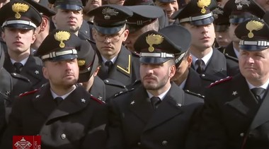 Bolnav, Papa Francisc le spune militarilor că forţele armate trebuie folosite pentru „legitimă apărare”, nu pentru „dominaţie” - VIDEO