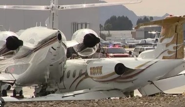 Un mort şi patru răniţi după ce două avioane s-au ciocnit pe un aeroport din Arizona. Una dintre aeronave aparţine solistului de la Mötley Crüe - VIDEO