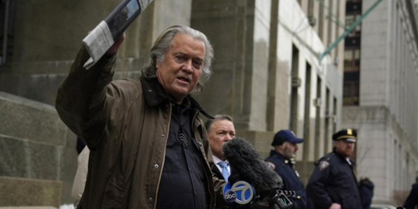 Ideologul Steve Bannon pledează vinovat în dosarul deturnării de fonduri în vederea construirii zidului împotriva migranţilor între SUA şi Mexic şi evită închisoarea. Trei ani de libertate condiţionată