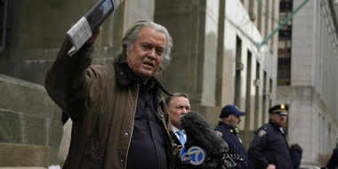Ideologul Steve Bannon pledează vinovat în dosarul deturnării de fonduri în vederea construirii zidului împotriva migranţilor între SUA şi Mexic şi evită închisoarea. Trei ani de libertate condiţionată