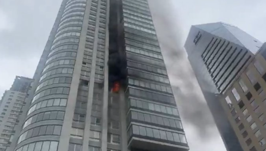 Cel puţin 100 de persoane evacuate în Argentina în timpul unui incendiu la un bloc turn de 50 de etaje la Buenos Aires