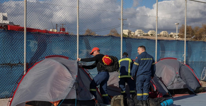 Noi cutremure pe Insula turistică greacă Santorini, cel mai puternic de magnitudinea 5,3, resimţit la Atena. Seisme până la sfârşitul lui februarie, anunţă un seismolog. Peste 12.800 de cutremure înregistrate de la 26 ianuarie şi până la 8 februarie. 102 pe 9 februarie