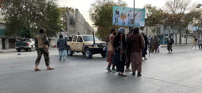 Cel puţin cinci morţi, civili şi talibani, şi şapte răniţi în Afganistan, într-un atac sinucigaş cu explozivi la o bancă în Kunduz
