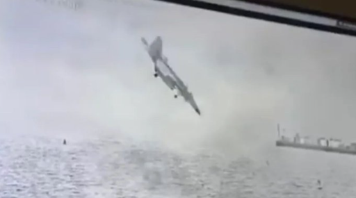 Un avion de război electronic de tip E/A-18G Growler al US Navy se prăbuşeşte în Golful San Diego