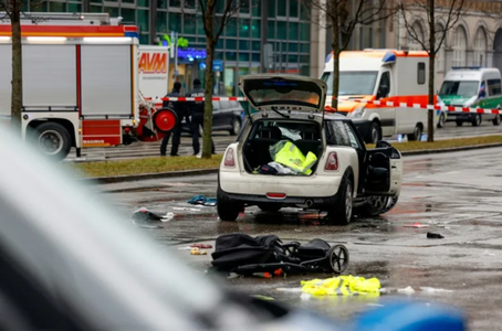 Macron transmite ”deplina solidaritate” cu victimele ”atacului teribil” de la Munchen, catalogat de Scholz drept un ”atentat”, soldat cu 28 de răniţi, unii între viaţă şi moarte. Copii, între victime