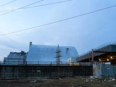 UPDATE-Zelenski acuză Rusia de o explozie şi un incendiu la arca Centralei Nucleare avariate de la Cernobîl. Anunţă că incendiul a fost stins şi dă asigurări că nu s-a constat nicio creştere a radiaţiilor