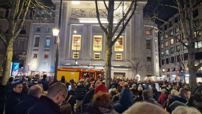 Paris: Incendiu la Théâtre des Champs-Élysées în plină reprezentaţie. Au fost evacuaţi 1.500 de oameni