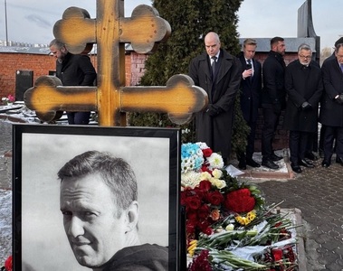 Rusia: În ciuda riscurilor, peste o mie de persoane au mers la mormântul lui Navalnîi la un an de la moartea opozantului