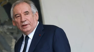 ”Pentru prima oară din 1945, războiul poate sosi pe teritoriul european în jurul nostru”, avertizează premierul francez François Bayrou. ”Asistăm la o alianţă de neconceput între Putin şi Trump, care marginalizează Europa pe propriul pământ”