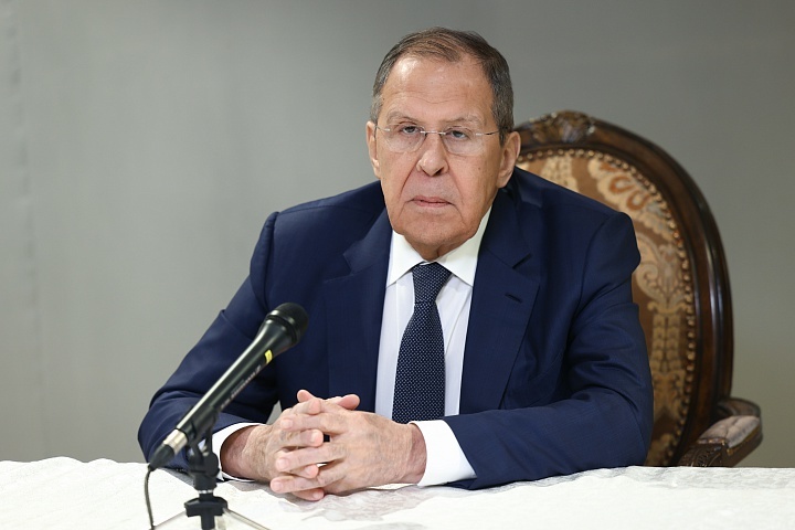 Lavrov spune că unele ţări din UE vorbesc despre revendicări teritoriale faţă de Ucraina şi dă exemplul unor „politicieni din România”
