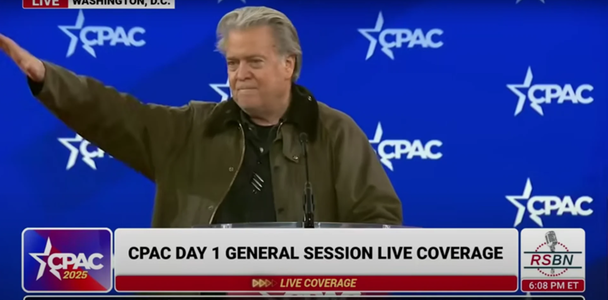 Steve Bannon deschide marea conferinţă a extremei drepte mondiale CPAC cu un salut nazist. El îi cere lui Trump să rămână într-un al treilea mandat. ”Nazismul a acaparat în mod oficial Partidul Conservator”, acuză un progresist