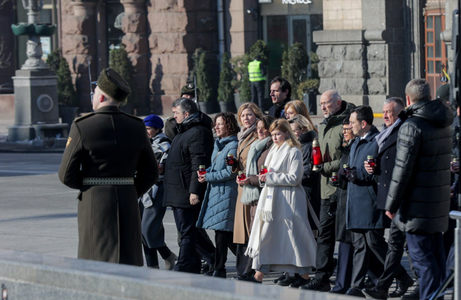 Ucraina şi SUA se află în faza ”finală” a negocierii acordului mineralelor, anunţă Guvernul ucrainean. ”Aproape toate detaliile-cheie au fost finalizate”, precizează Stefanişîna. Trump cerea 500 mld $, Zelenski i-a replicat că Biden a dat 100 mld $ în pri