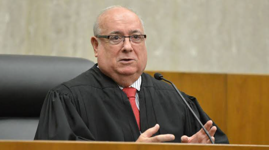 Un judecător federal american blochează transferul deţinuţilor transsexuali  în închisori pentru bărbaţi cerut de Trump. El invocă al Optulea Amendament al Constituţiei americane, care interzice ”pedepsele crude şi neobişnuite”