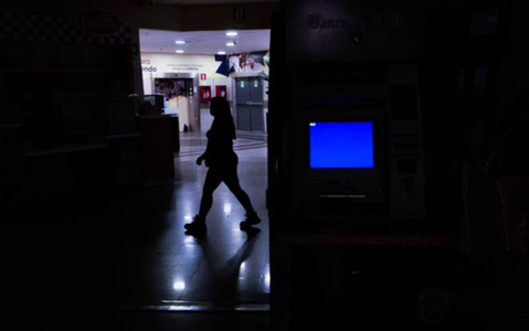 Pană generală de electricitate în Chile. 19 milioane de oameni fără curent, reprezentând 98% din ţară, anunţă autorităţile
