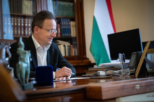 Peter Szijjarto, atac virulent la adresa Bruxelles-ului: Ştiau că, dacă nu fac nimic, Washingtonul va introduce tarife vamale. Şi totuşi nu au făcut nimic, pentru că sunt incompetenţi şi laşi / Ce a stricat Bruxelles-ul reparăm noi aici, în Ungaria