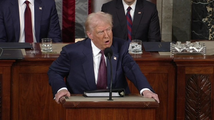 Donald Trump a vorbit 100 de minute în Congres, un record, fără a face anunţuri-şoc: Moldova, printre exemplele de ţări în care USAID „a risipit” bani / Zelenski i-a scris o scrisoare / Groenlanda, invitată să se alăture SUA / Proteste ale democraţilor 