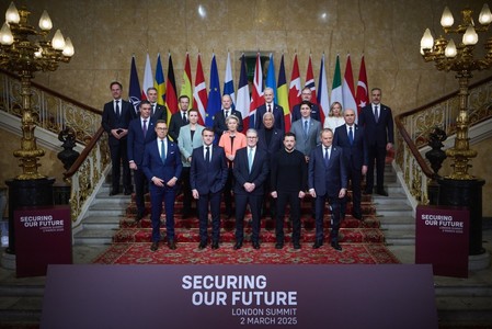 Europa se pregăteşte pentru sfârşitul NATO, consideră fostul comandant suprem al forţelor aliate James Stavridis. Dacă Trump retrage SUA din alianţă, europenii nu vor mai urma exemplul Washingtonului în materie de politică externă