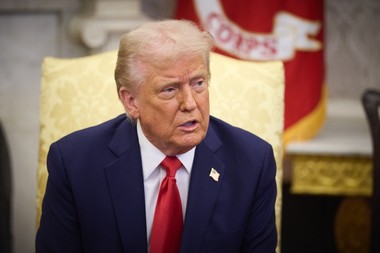 Trump spune că Rusia „are toate atuurile”, dar cu toate acestea „e mai dificil să negociezi cu Ucraina”. El nu doreşte să ofere garanţii de securitate Kievului înainte de încheierea războiului