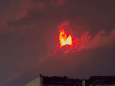 Aproape 1.000 de persoane evacuate în Guatemala, după erupţia Vulcanului Fuego