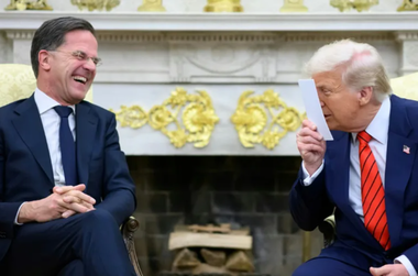 UPDATE-Trump îl pune pe şeful NATO într-o situaţie stânjenitoare vorbind despre anexarea Groenlandei