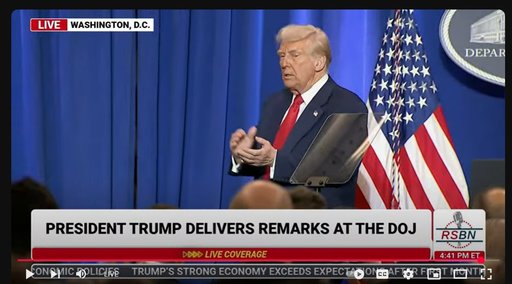 Trump, discurs politic fără precedent la Departamentul de Justiţie. Atacuri la adresa duşmanilor politic şi a presei, laude pentru avocaţii şi aliaţii săi