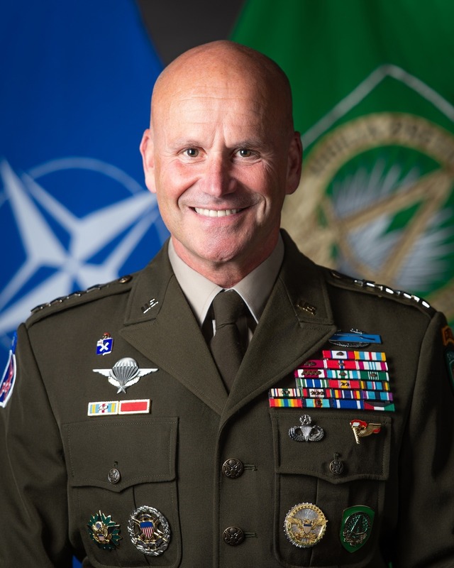 Administrația Trump analizează posibilitatea retragerii din comanda NATO